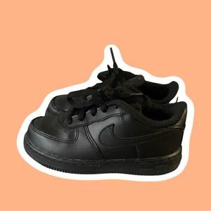 NIKE FORCE 1. SIZE 9C. COLOR BLACK.